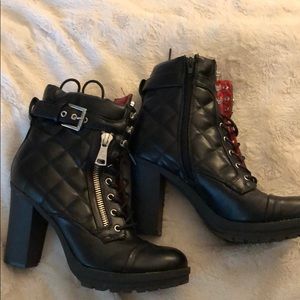 ❗️only worn a couple times ❗️ Guess heel boots